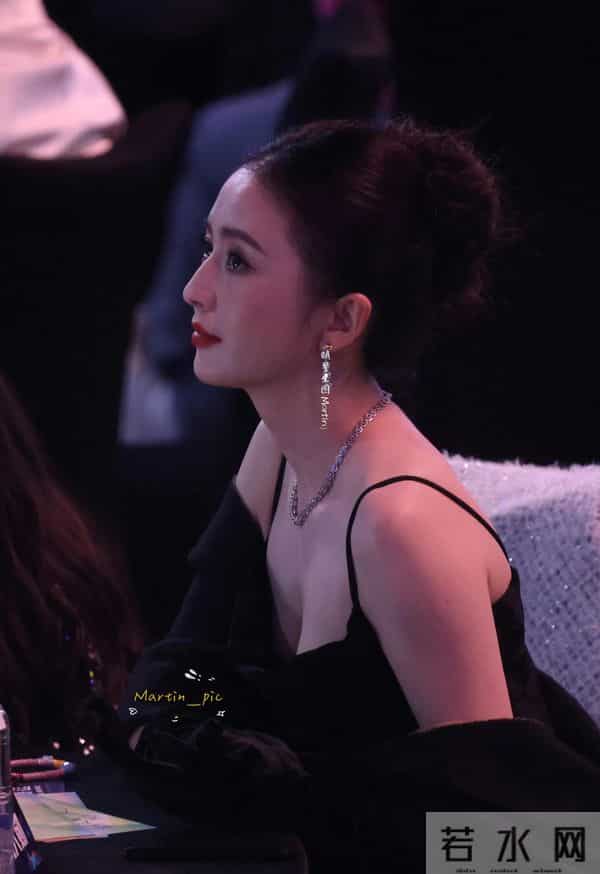 佟丽娅性感吊带写真美图