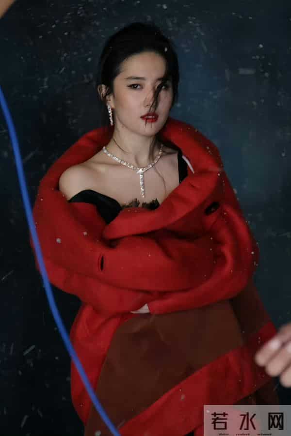 刘亦菲,一改往日的清纯模样