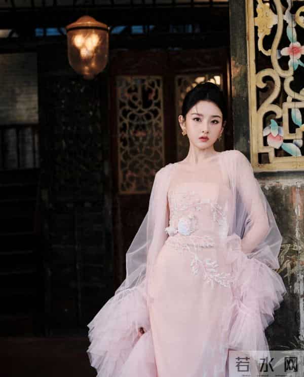 宋祖儿 薄纱抹胸裙