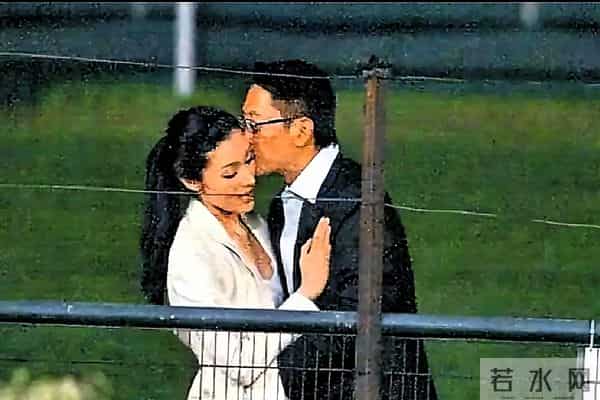 王晶捅破32年谎言！陈百强早逝真因曝光，何超琼背了这么久的锅？