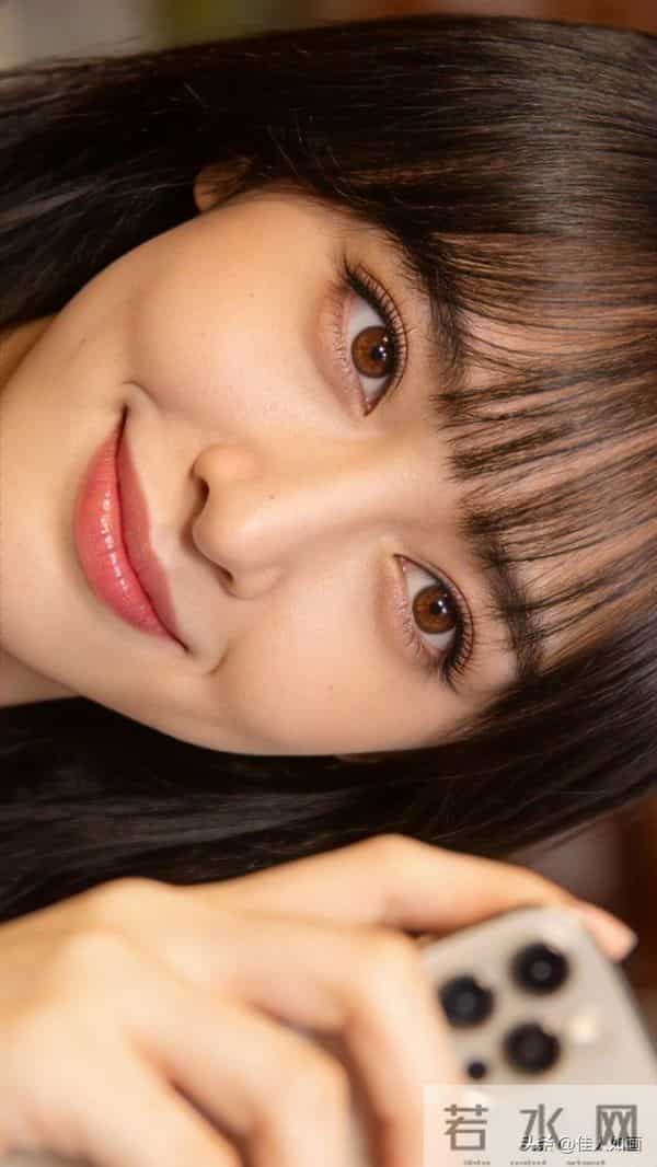 清灵眉眼+甜笑，初恋感直接拉满