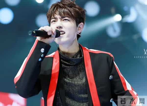 长相,是肖战成为顶流的基石,亦是最大的阻力,郑晓龙说的太对了