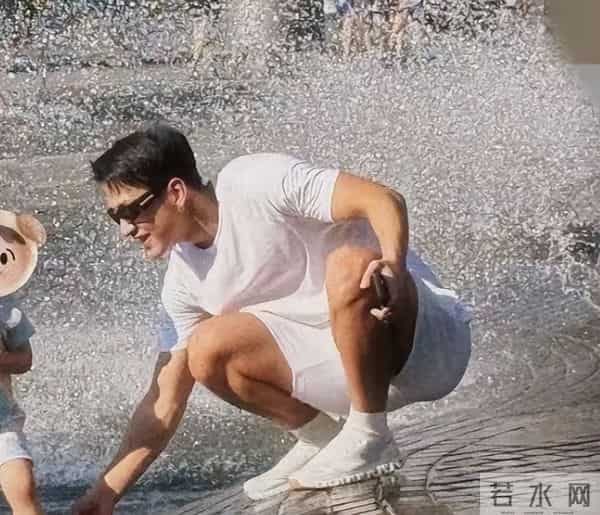 李嘉格官宣“姐弟恋”后续，前夫深夜发文已破防，评论区一片嘲讽