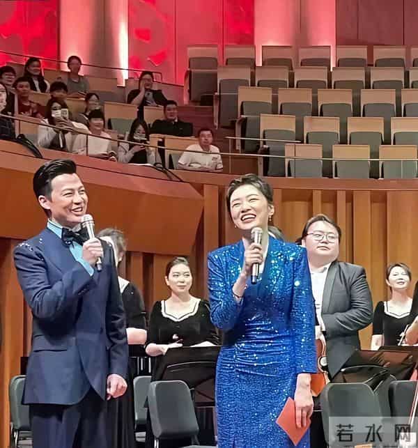 曾经的女神主持人居然这么苍老了，差一点都没有认出来