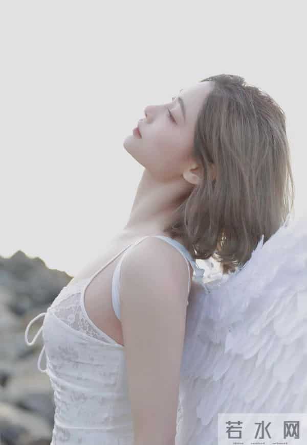 许佳琪天使的翅膀，柔美性感迷人！