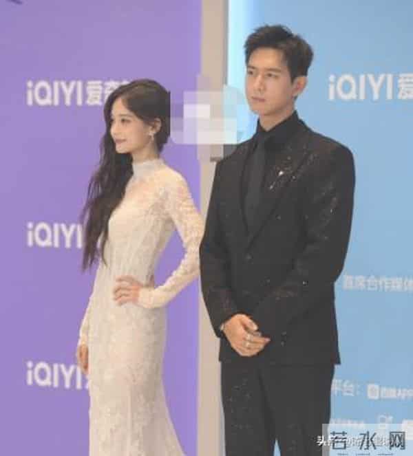 红毯秒变菜市场!穿秋裤摔跤,瘦成竹杆儿,还有人成“背锅侠”