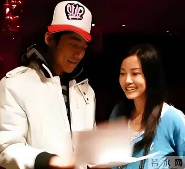 有娴熟的演技 还有俊朗的外表 杨烁有着与其年龄不符的淡然与稳重