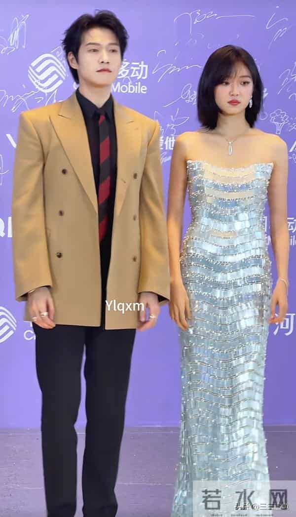 澳门这晚，杨幂罕秀性感，蓝盈莹气场十足，都败给了75岁的刘晓庆