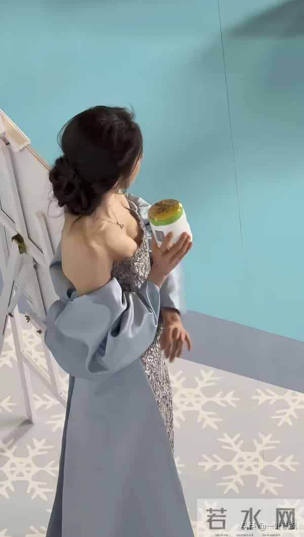 杨幂的横看成岭侧成峰