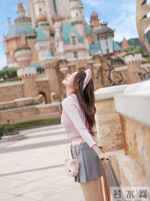 程潇少女感十足,甜美笑容感染力满分