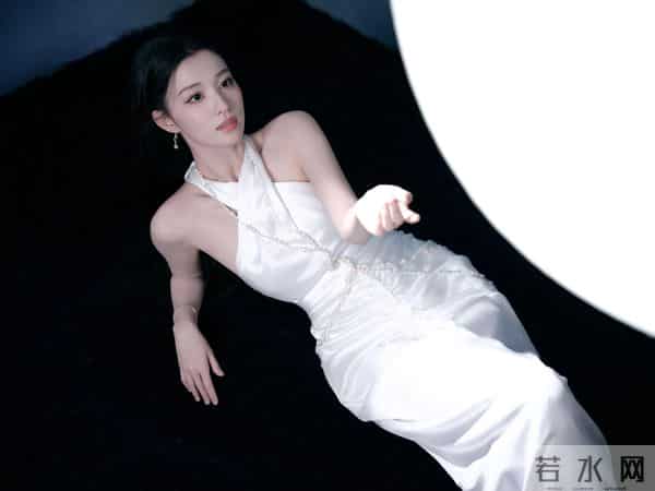 王楚然 白色纯洁挂脖礼服 温柔优雅