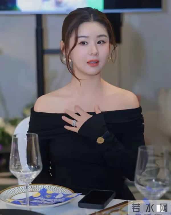 王雷小儿子4岁生日被8岁大儿子抢风头 目测1米5胖到110斤 弟弟好萌