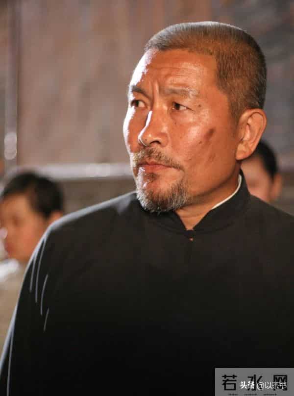 他是国家一级演员,演了半辈子戏,戏外爱妻如命,却为儿子操碎心