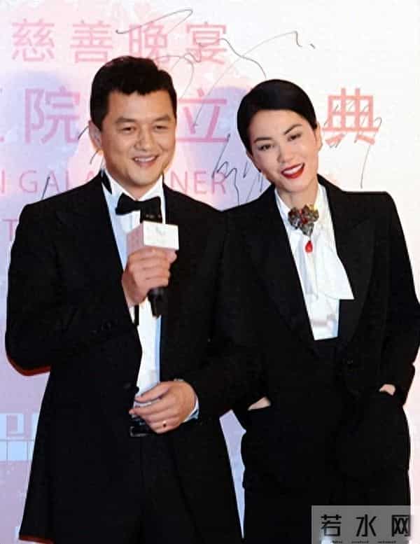 谢霆锋没想到,离婚12年李亚鹏公开晒王菲照片,有一件事他真做对