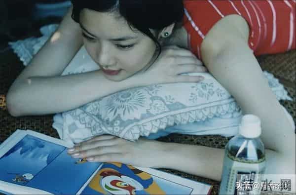 乐基儿脸圆了,人松了,两度离婚后带儿子定居国外:现在最自由