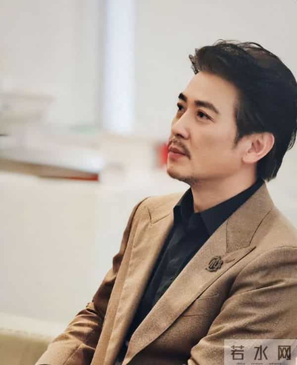 偷鸡不成蚀把米，以为能"毁掉"保剑锋，不料自己先被扒了底朝天