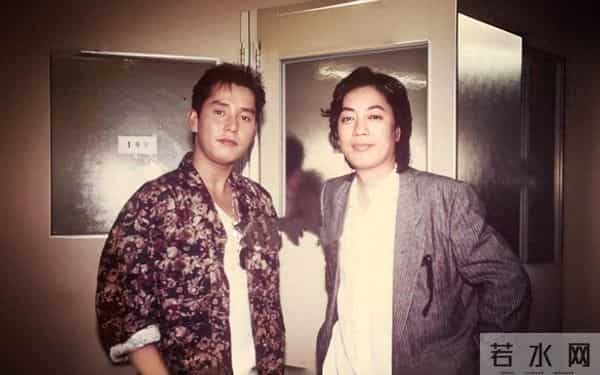 八十年代谭咏麟合影,身旁日本乐坛巨匠,十九岁开创视觉系先河