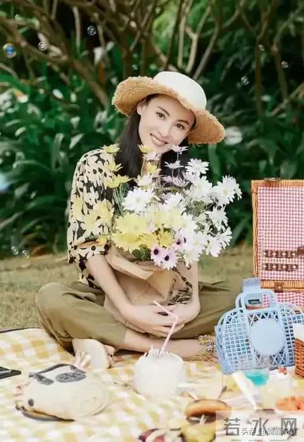 谢霆锋儿子Lucas现身马场，个子不高，肤色偏黑，侧颜像极了爸爸