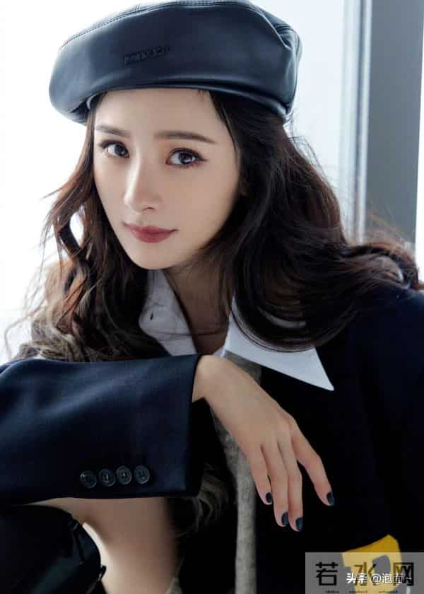 杨幂的幂式穿搭：学院优雅与酷飒摩登的完美交响