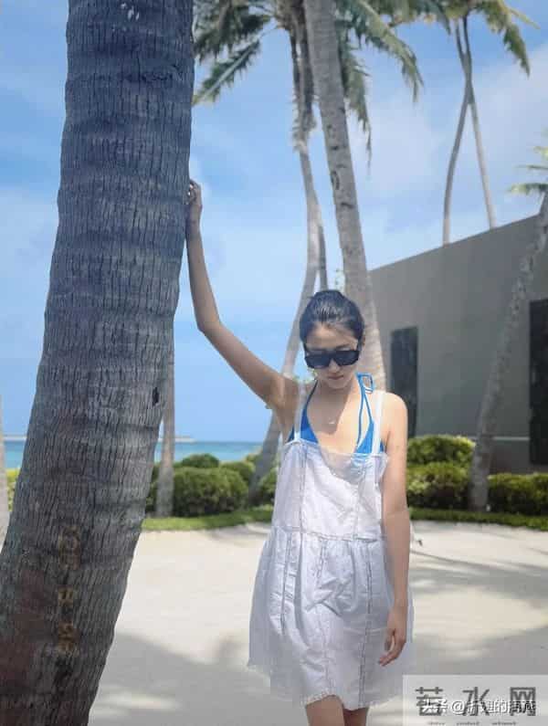 关晓彤，泳装穿搭壁纸精选图集