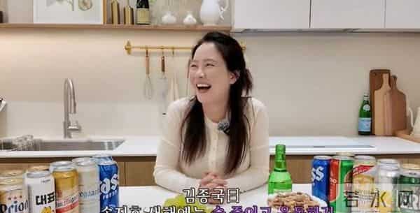 韩国女星宋智孝44岁仍未婚,自曝原因:太爱喝酒,一次能喝8瓶