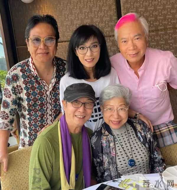 76岁知名港星怒斥媒体造谣亡母！澄清母子间无怨恨：感到十分离谱