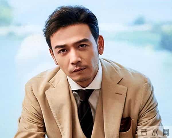 有娴熟的演技 还有俊朗的外表 杨烁有着与其年龄不符的淡然与稳重