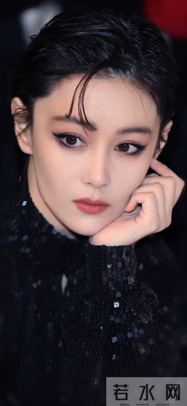 张馨予烈焰红唇酷飒女主