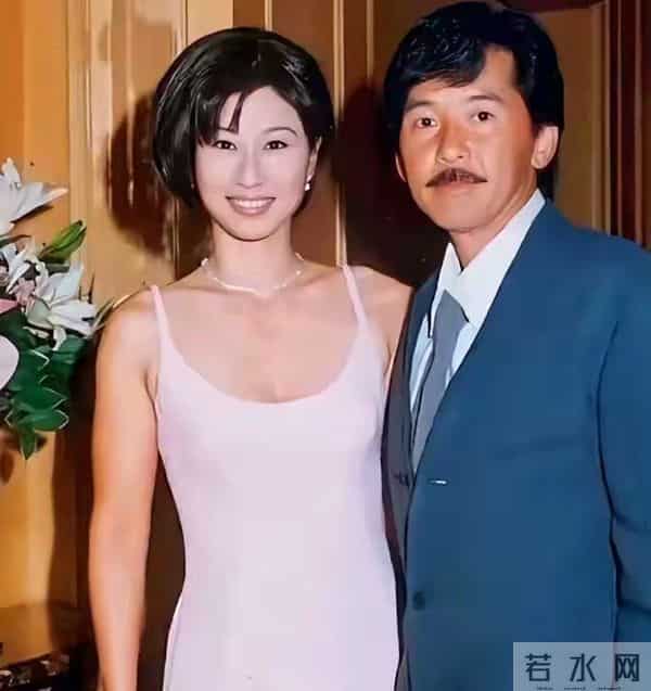 踹掉费翔，和林子祥结婚却分房睡的叶倩文，如今已走上了另一条路