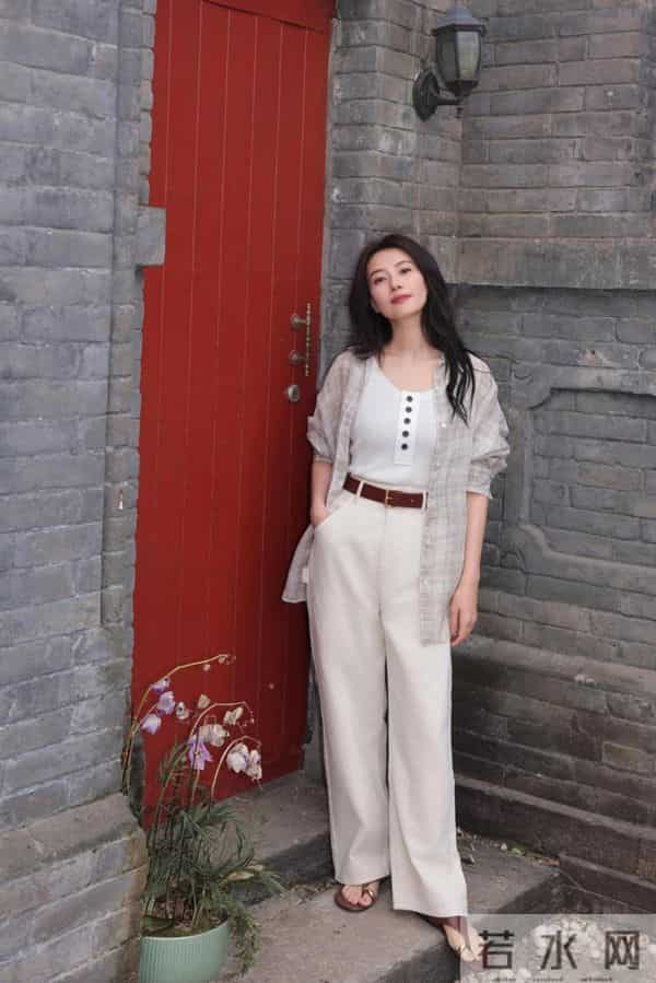 被高圆圆的穿搭惊艳了，衣穿简约，配色大气，46岁尽显优雅气质