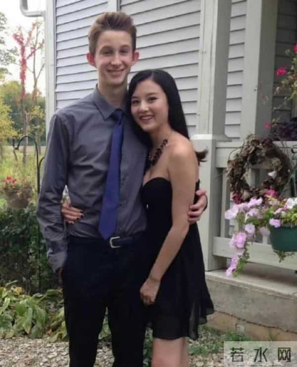 宋祖儿早年在美国留学，不得不说国外真开放 最后那张超像一家三口