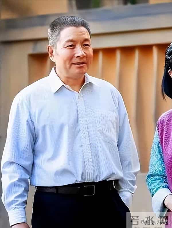 他是国家一级演员,演了半辈子戏,戏外爱妻如命,却为儿子操碎心