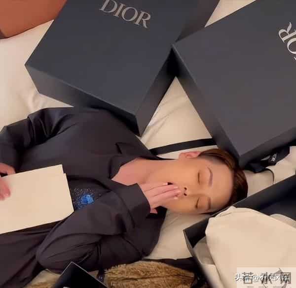 人民日报怒批!炫富、偷税749万、跑国外,现又来“割内地韭菜”