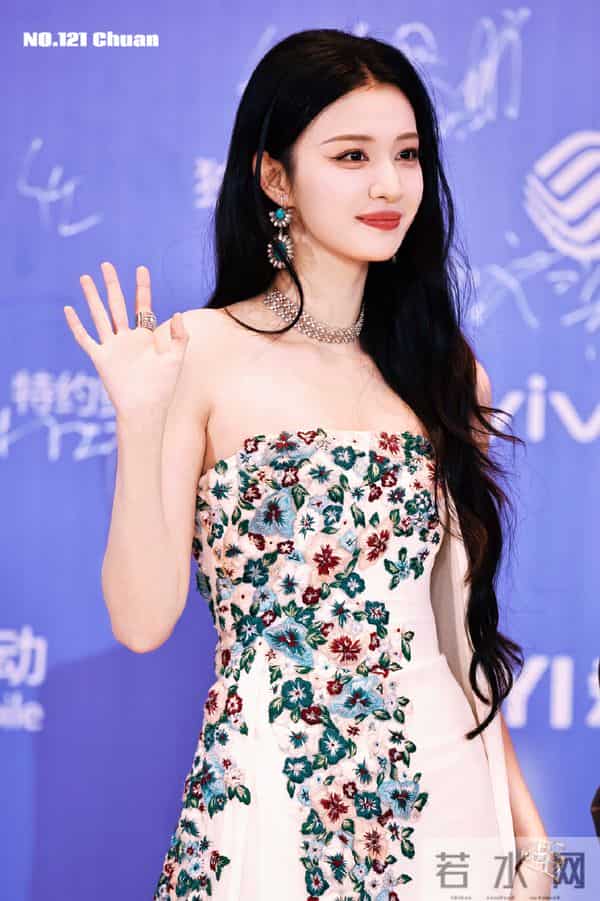 王楚然，咋拍的这么胖