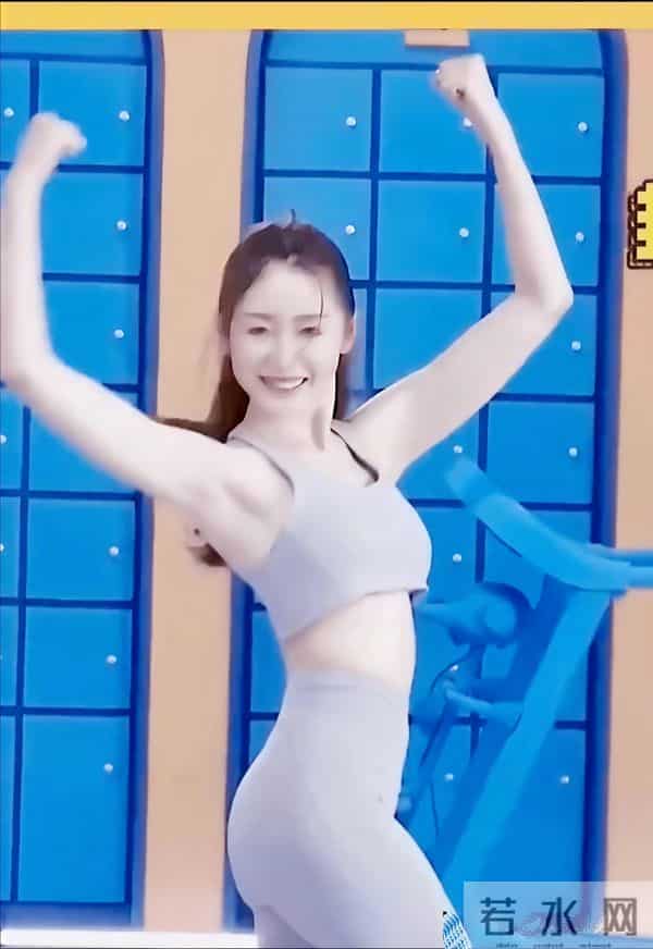 张天爱紧身衣路透鲨疯了！线条紧致如雕刻