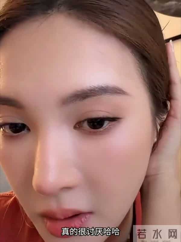 太尴尬！金晨回应医美热搜，直言自己化妆太难看，却难掩嘴歪事实