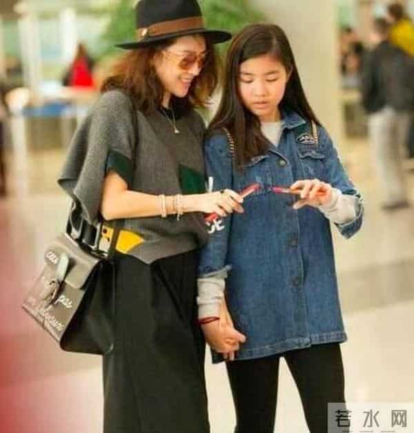 不是亲妈胜亲妈！章子怡小苹果