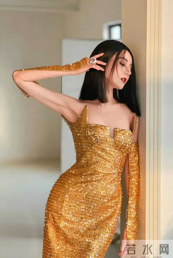 金蛇觉醒!热巴红毯化身美杜莎,腰臀比惊呆全网~