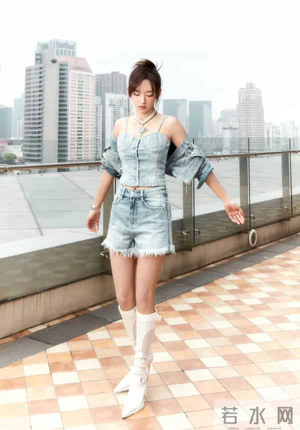 程潇牛仔穿搭大长腿