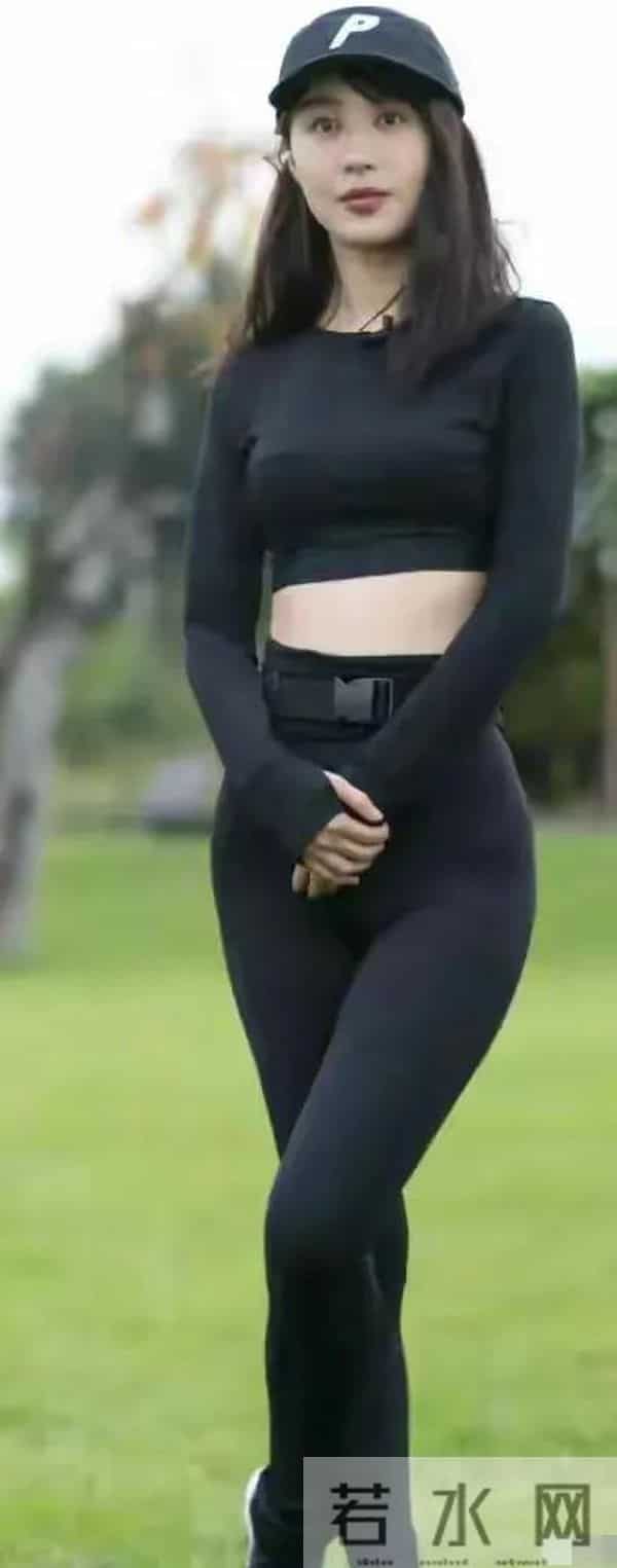 李菲儿瑜伽裤穿搭，这腿！这腰！黄金三围可不是吹的！