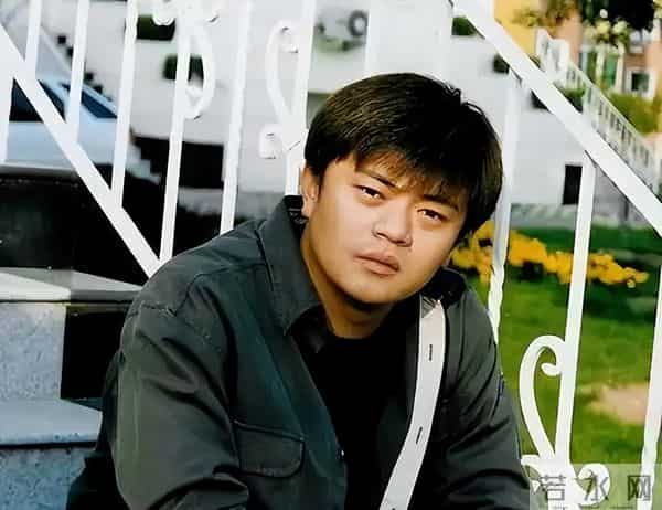 高明儿子高亮离世不到1年，孙女就遭霸凌，令人担心的事发生了