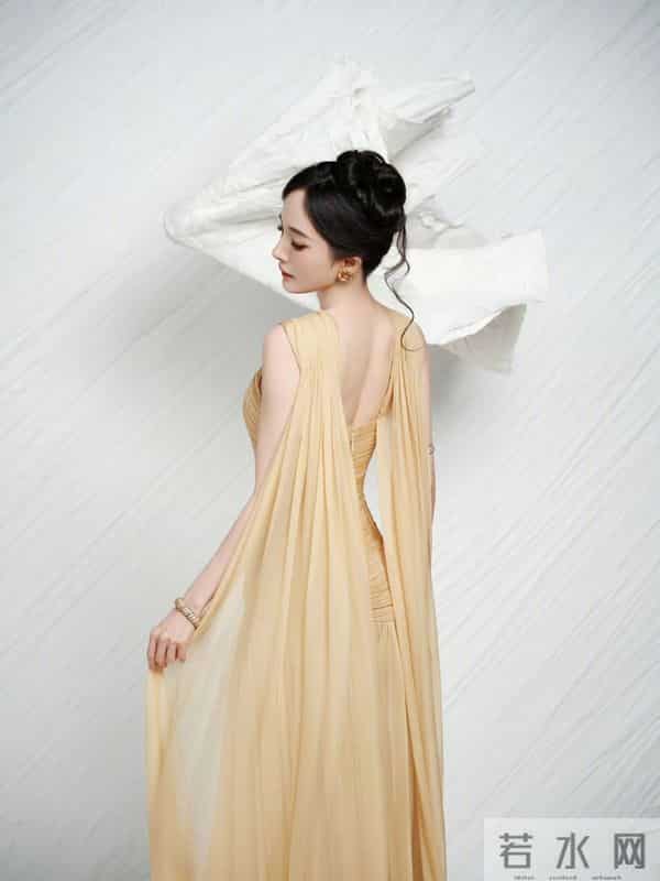 杨幂这腰这气质,内娱还有谁能打?