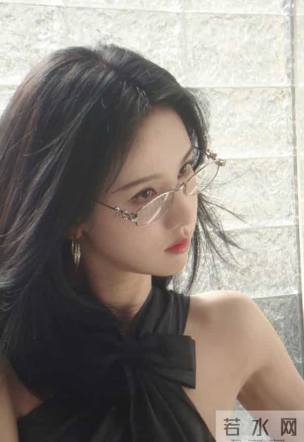 陈都灵小性感小妈级别