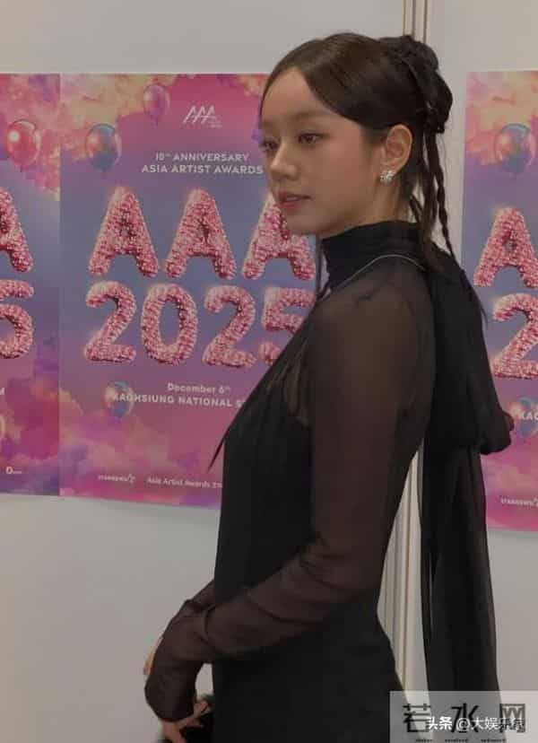 AAA2025朴宝剑拉惠利在慢跑!夺2大CP奖没有忘德善,网笑：姐跑去哪