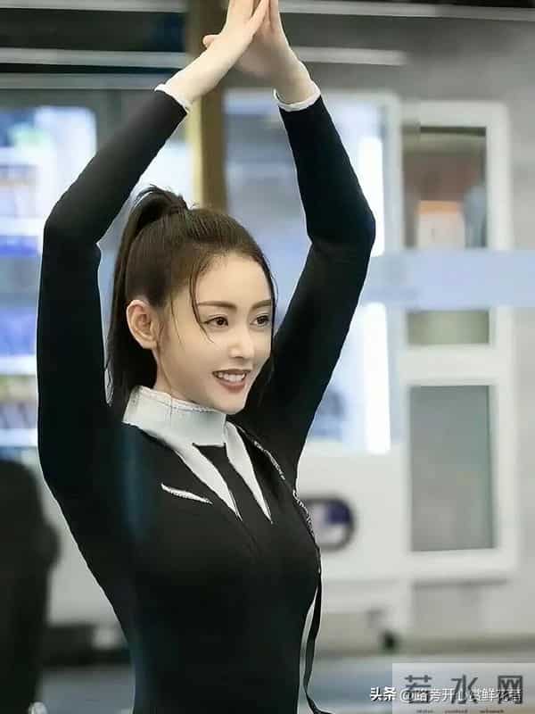 张天爱瑜伽裤凸显完美身材,这比例谁顶得住