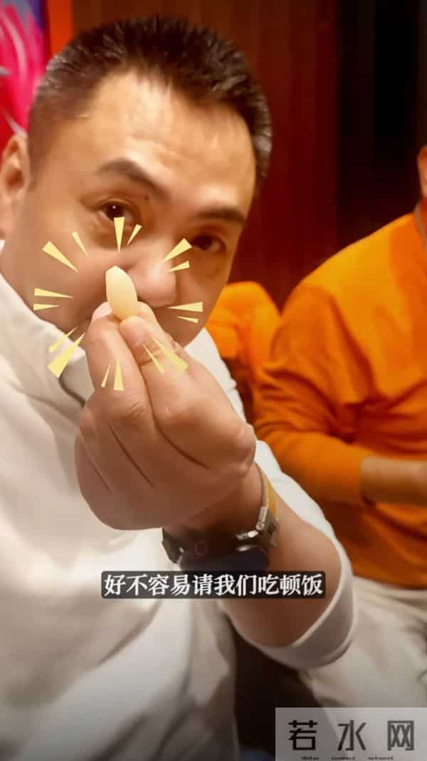 55岁“肖剑”请张晞临吃饭，朱宏嘉头发花白胖到200斤，还不减肥