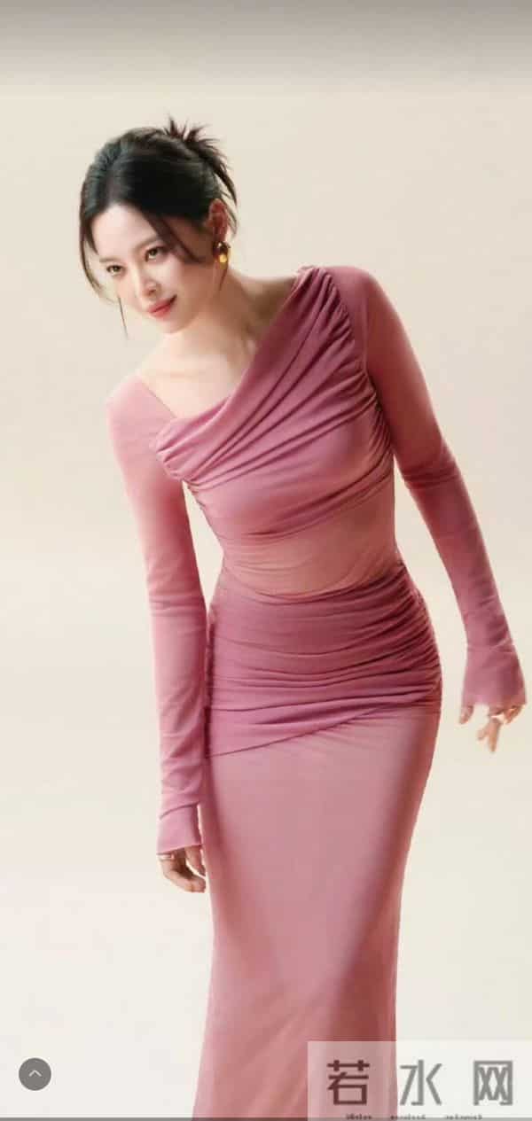 粉粉的辛芷蕾更有魅力