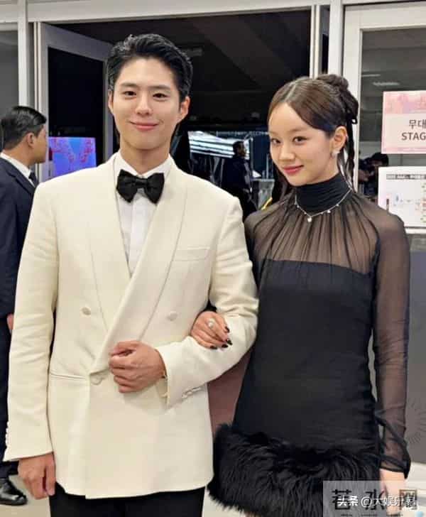 AAA2025朴宝剑拉惠利在慢跑!夺2大CP奖没有忘德善,网笑：姐跑去哪