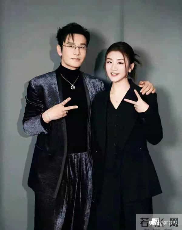 陈梦黄晓明合照太绝,表兄妹硬帅养眼,魅力难挡