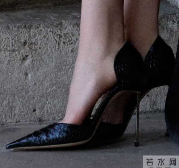 古力娜扎:高跟加持下的美腿暴击